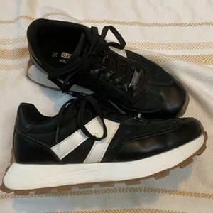 Lucky Step Platform Sneakers Size 8.5
